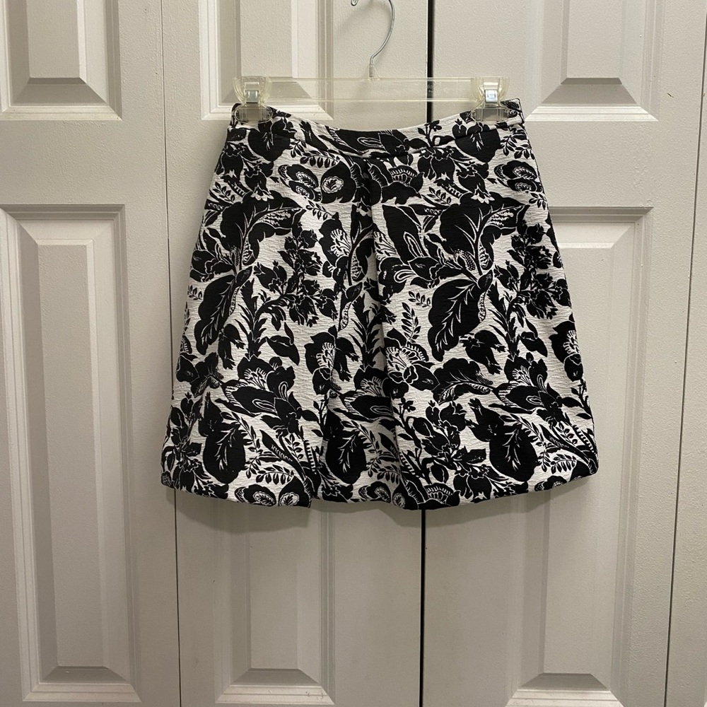Only women’s skirt, size S (28)